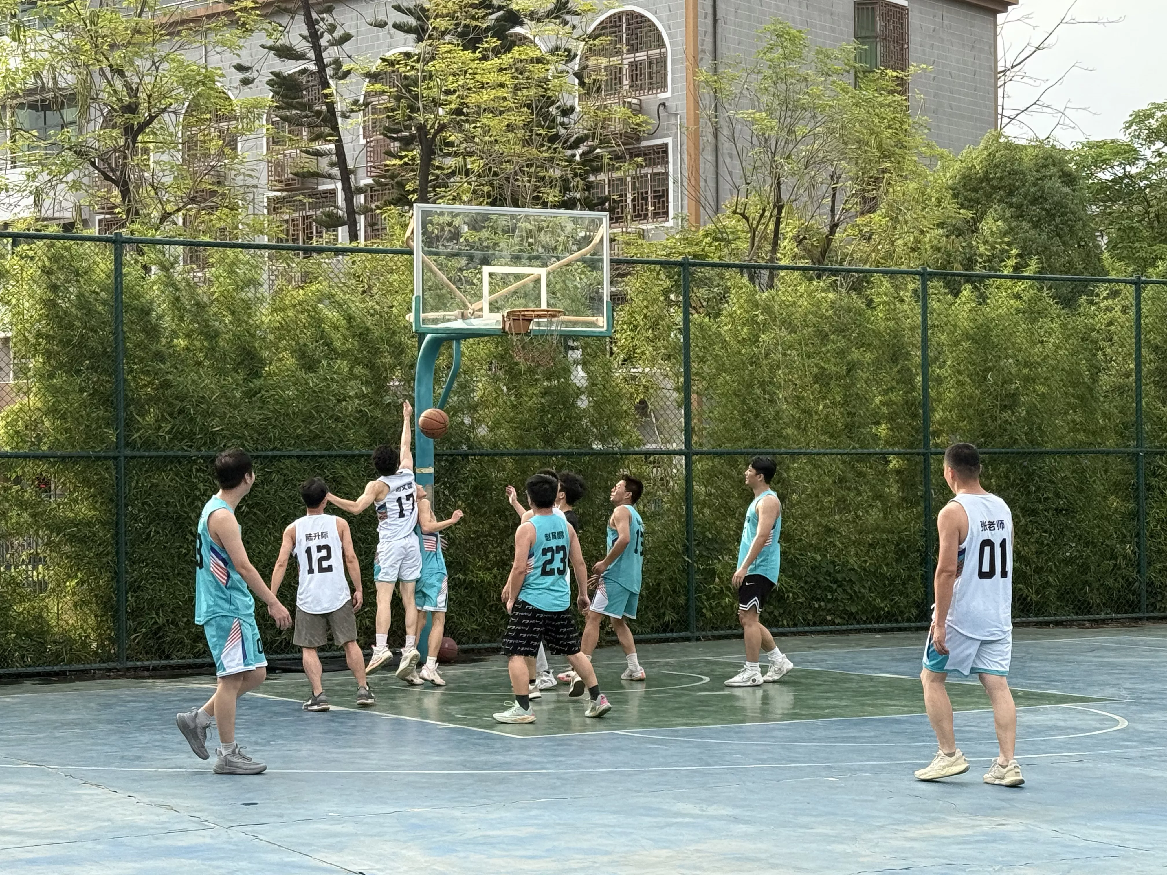 东湖教育现场班师生篮球比赛