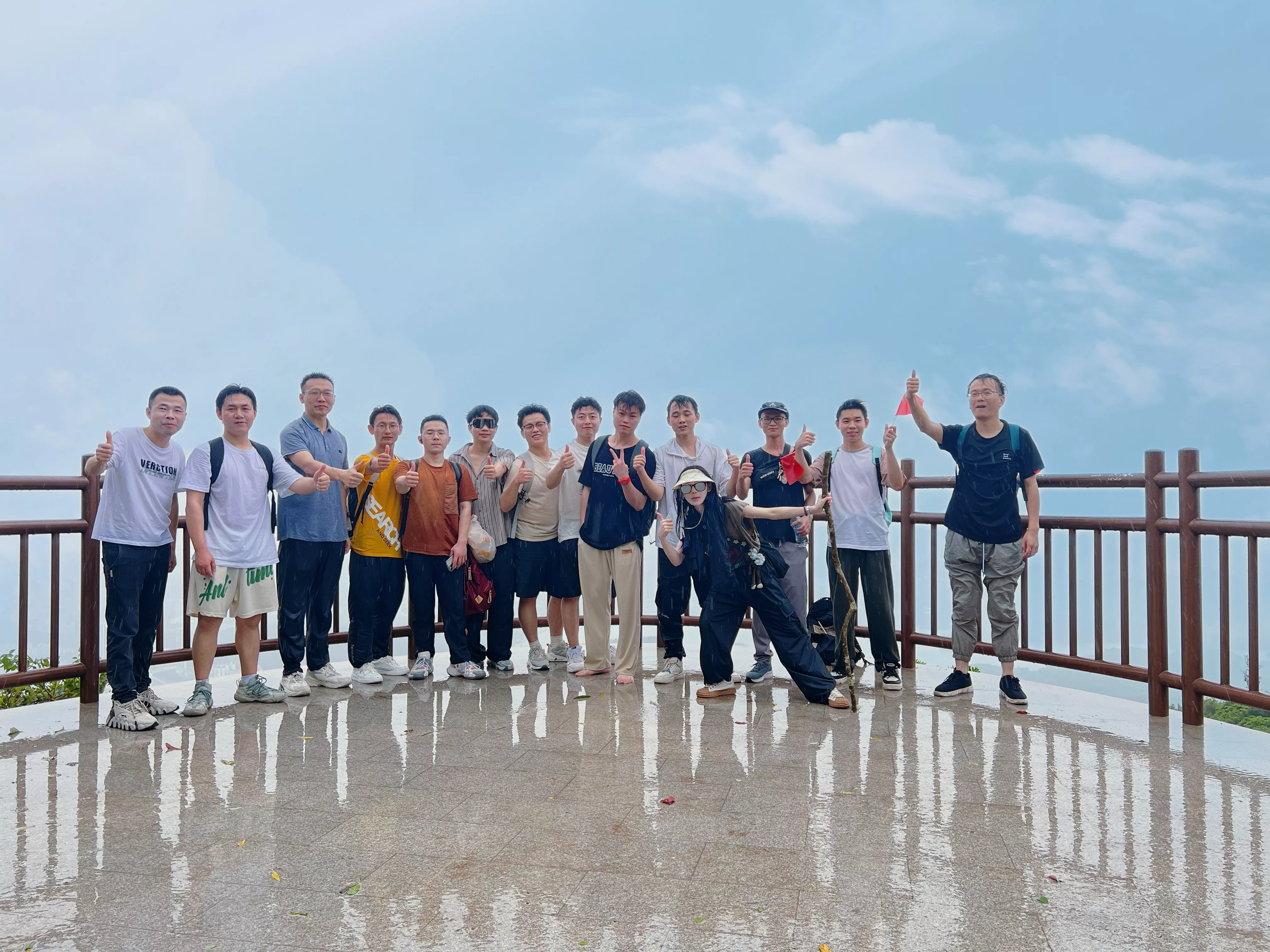 现场班学员爬梧桐山