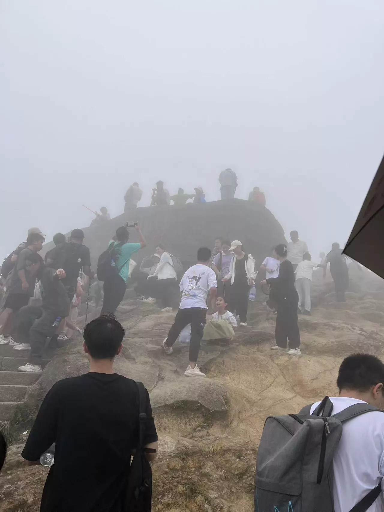 现场班学员爬梧桐山