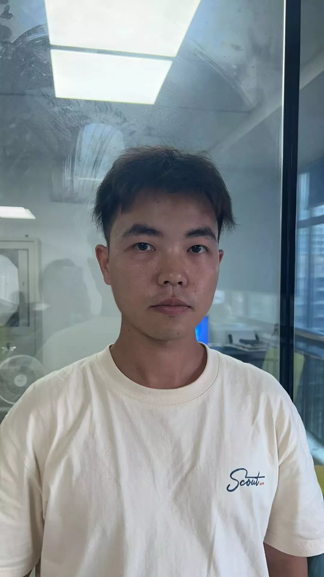 廖同学  薪资13K  手机支架